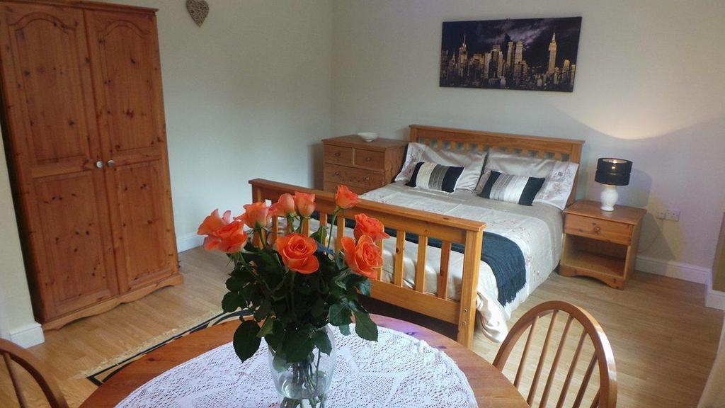 Chimneys B&B Holbrook  Екстериор снимка