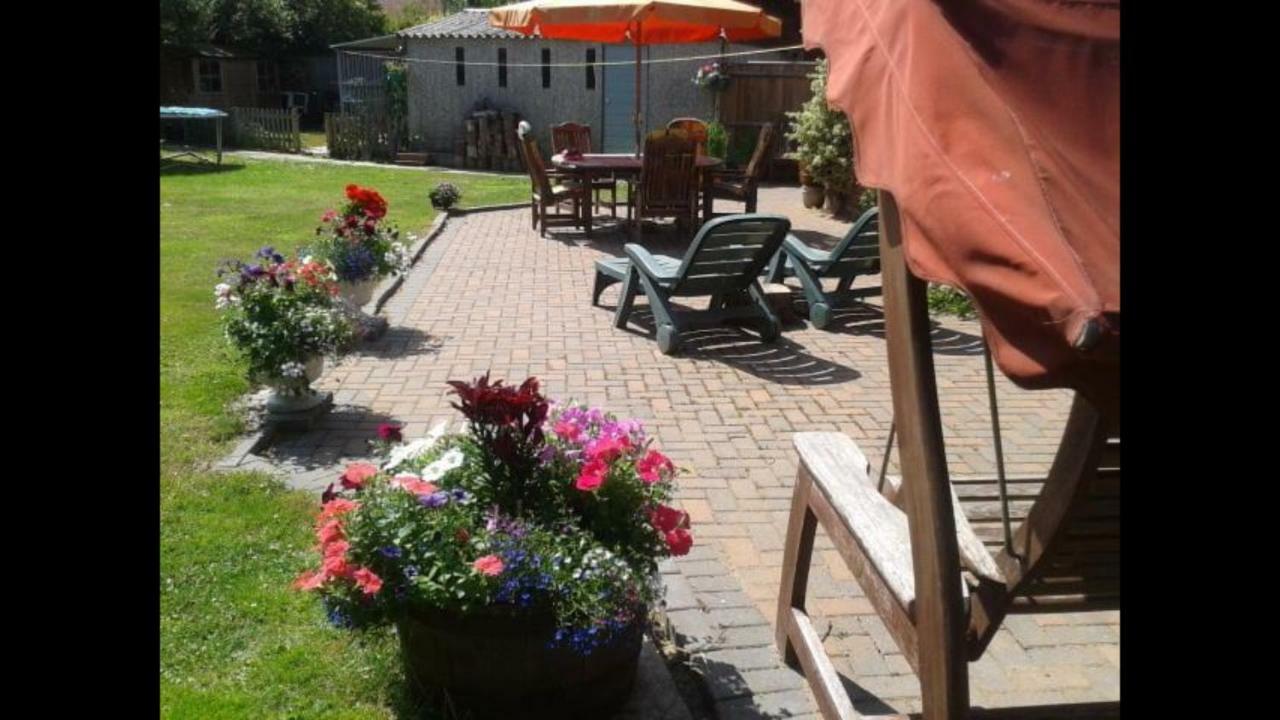Chimneys B&B Holbrook  Екстериор снимка